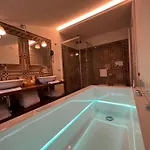Palace 5*